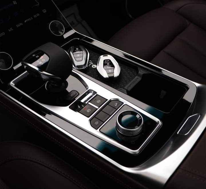 Jetour X 90 plus 2.0 Turbo 
مۆدیل ٢٠٢٤ بێ بۆیاخ 
زەمان شەریکەی هارلم 
٣١٠٠٠ km ڕۆیشتووە 
فول مواسەفات 
ژمارەی مۆبایل *********** أربيل, العراق
