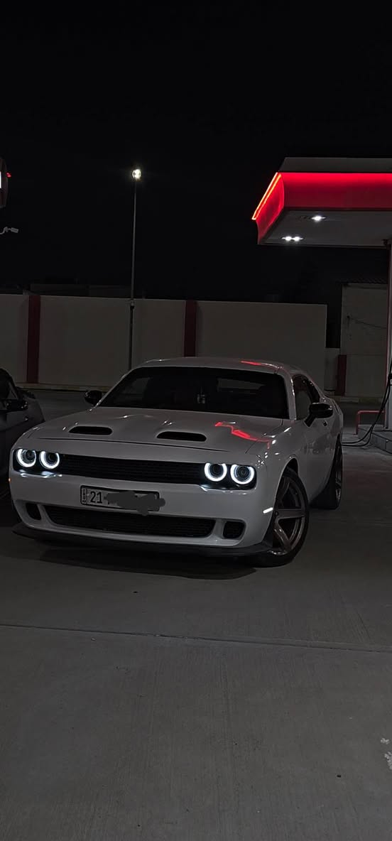 سلام عليكم للبيع او مراوس يفضل مراوس 
دوج جالنجر 2016 
صبغ حزام بدون دواخل بجم كبس حادثها جامرلغ خلفي فقط بيها تعديل بسيط بالحوض 
رقم سليمانية هزة وبراد وتحويل بالشرط 
كير مكينة شرط مكينة مبدله جديدة 
سيارة مواصفات Sxt فول عده الفتحة 
سيارة كاعدة حلوة ومرتبة مانقاصها كلشي 

سعر / 135 بيها مجال 
مكانها / كركوك 
*********** كركوك, العراق
