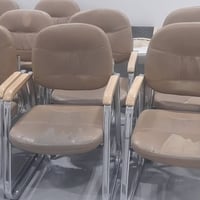 ١٦ كرسي • حالة ممتازة
