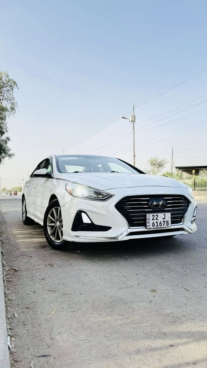 سوناته امريكي موديل ٢٠١٩
بيها صبغ فقط الداير مال جاملغ الخلفي 
لغد وشاصي كفاله ايرباكات سليمه 
مكينه 2400 
ماشيه 80 الف 
كير مكينه كفاله 
مواصفات نص فول 
شاشة كبيره ابل كار بلي 
كامره دواره 
رادارات جانبيه نقطه عمياء 
مود درايڤ ثلاث انضمه قياده 
لايت زينون 
صدر وتايرات وباتري جديد 
سياره نضيفه بمعنى الكلمه متصرف عليها ابد 
رقم اربيل الجديد هزه جديده ب اسمي 
مكاني بغداد ***********
