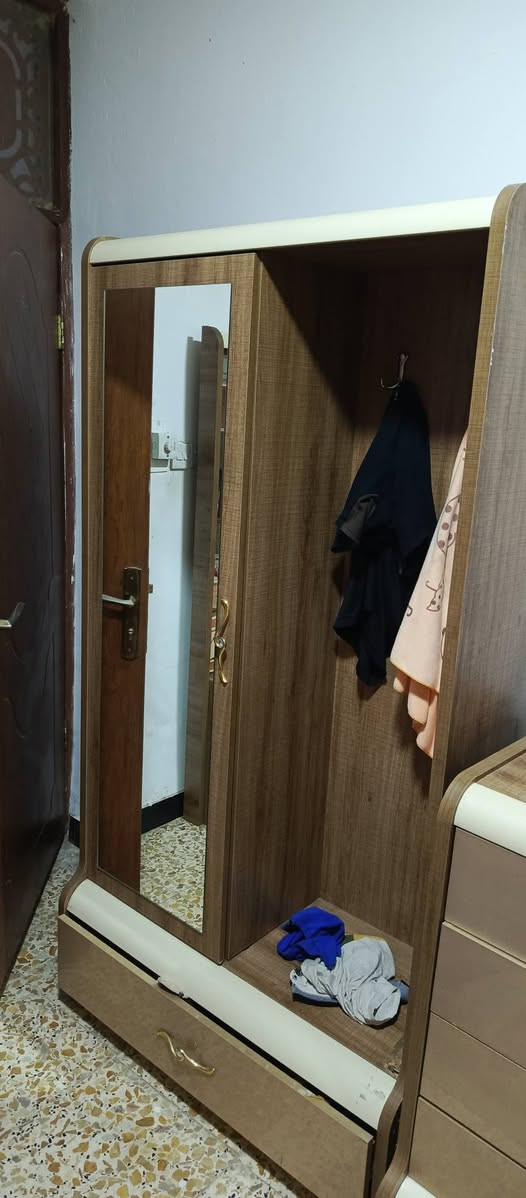 11 قطعه ضخمة الغرفة كنتور نضام سلايت وبلنص بي 6 رفوف ومجراتها خير من الله غرفه تخبل الله شاهد وثكيلة بيها ضرر بسيط ماشر عليه بلصوره وبيها بعد شازلون وطابورية ممصورهن مكانها بغداد الحسينية سعرها 750 قفل ماخذها بمليون


**إذا كنت صاحب هذا الإعلان وتريد حذفه لأي سبب، رجاءا أرسل رسالة إلى الدعم الفني**