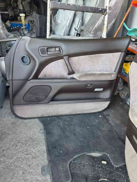 سلام عليكم اخوان توفر بطاين بطه لون جوزي حاويه وارد يابان العنوان البصرة دور الشرطه على شارع القائد***********
