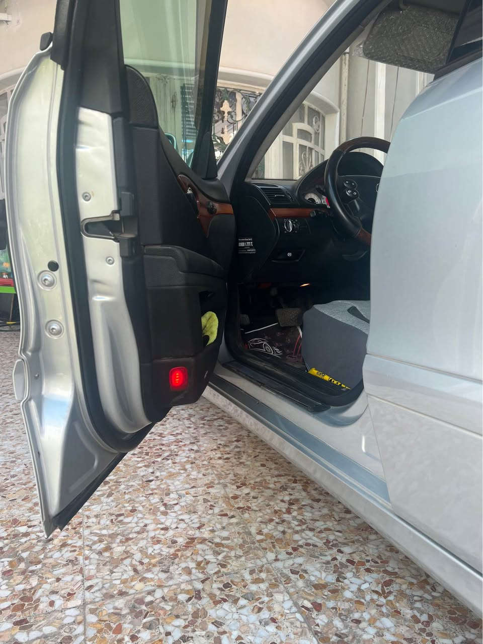 السلام عليكم اخوان سيارة مارسيدس E350 فول مواصفات مكفوله من كلشي كهربائيات ميكانيك كشر تبريد ثلج باسم الحجي فتحة سلايت حساسات خلفي كشنات كهرباء سيارة جديدة  بمعنى الكلمة بلادية كلها دشبول كشنات بلادية لا فطور ولا جراد بالصبغ  للاستفسار الاتصال على الرقم ***********
السعر 150 بغداد, العراق
