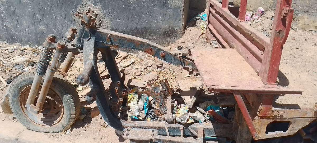 شاصي مال ستوته نظيفه ام تي ار بدون اوراق ولا محرك شاص نظيف سعر 300 هذا الرقم الواتساب يش***********
