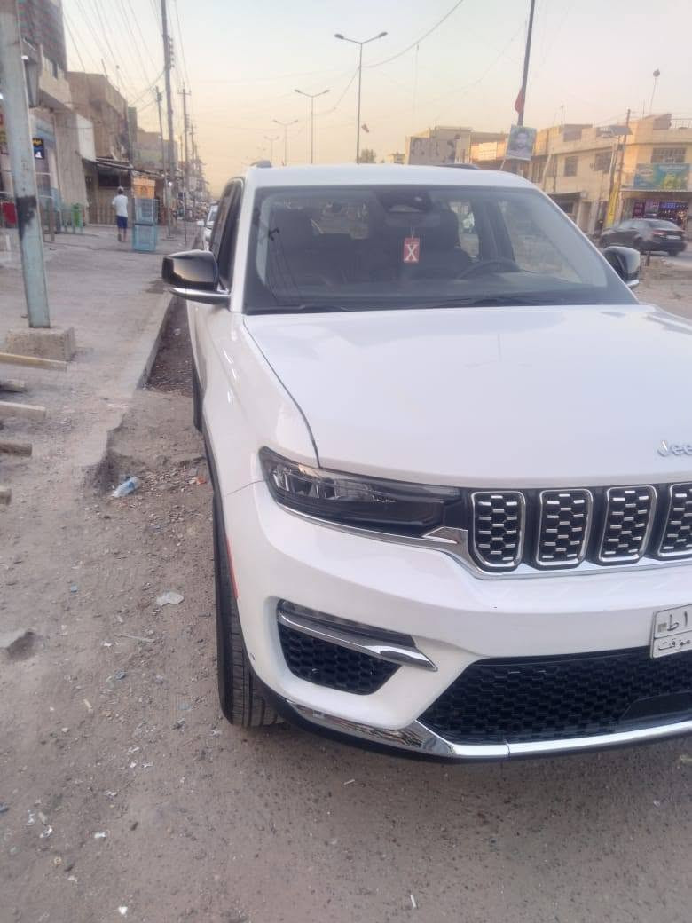 السلام عليكم
جيب شيروكي موديل ٢٣وارد امريكي الشكل الجديد ماشية ٢٥٠٠٠ميل حادثهة جاملغ وبنيد جهة السايق 
مواصفاتها ليمتد عدا الفتحة سيارة جاهزة علما ان السيارة بدون رقم  اوراق السيارة بأسمي 
للبيع السعر عالخاص
***********      يوجد واتساب المكان بغداد حي العامل
ترهم مراوس
