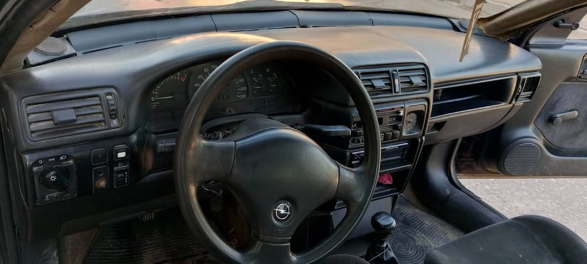 سلام عليكم.. للبيع 
اوبل فكترا موديل 91 حجم 18 المرغوب باسمي شرط التحويل مشروع وطني لحد 2030 رقم دولي انكليزي سياره جاهزه شغل وروح للبصره 
كير محرك صدر امامي خلفي تايرات باتري كله شرط 
سعرها 34 ورقه والشراي بيها مجال اله اخلي ع راسي 

(( ملاحظه)) السياره بلاد من الدعاميه للدعاميه لا ضربه لا طخه قطره معجون مابيها شرط الفحص.... فقط هلالات يرادله تعمير 

***********
