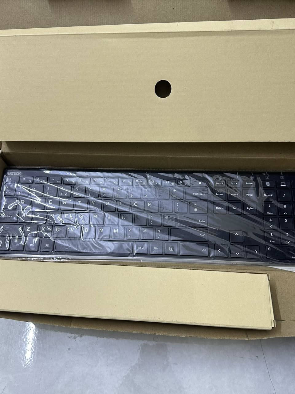 كيبورد اصلي القطعه ب25  مع توصيل بالعافيه اول تم بالخاص (  بعضهم مع الماوس )


**إذا كنت صاحب هذا الإعلان وتريد حذفه لأي سبب، رجاءا أرسل رسالة إلى الدعم الفني**