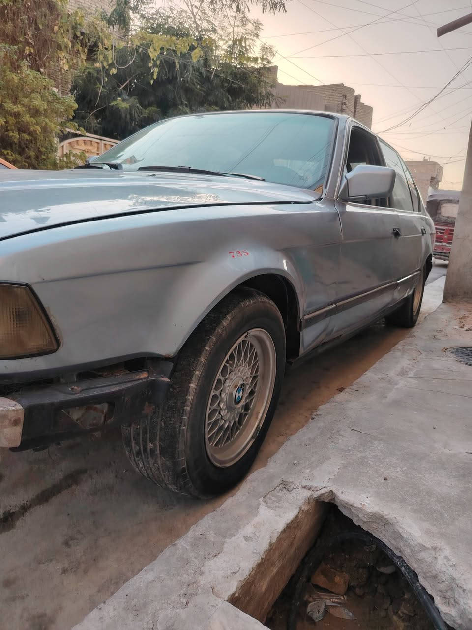 السلام عليكم 
 بي ام دبليو 735 اصل بليته وسنويه  رقم صلاح دين مكاني بغداد السعر 25 بيهه مجال  
ملاحظه نقص بس دعاميه ويده باب سايق تحويل  مباشر ولمايحول مابيع الاستفسار ***********
