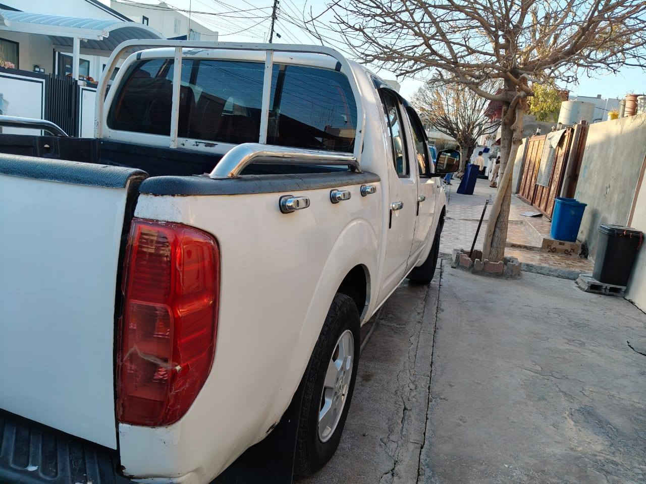 ناڤارا مودیل 2011 گێر عادی ڕەنگی سپی بڕاوە ماڵی دۆستە هموگیانی بەشەرت شانصی لیزەرە نرخی 48گەڵاو معاملە ژمارەی خاوەنی *********** بنجوين, السليمانية
