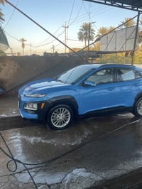 متاح سياره Kona  2018  فول مواصفات    ضربته بسيطه بل باب شخخط لا اكثر ...