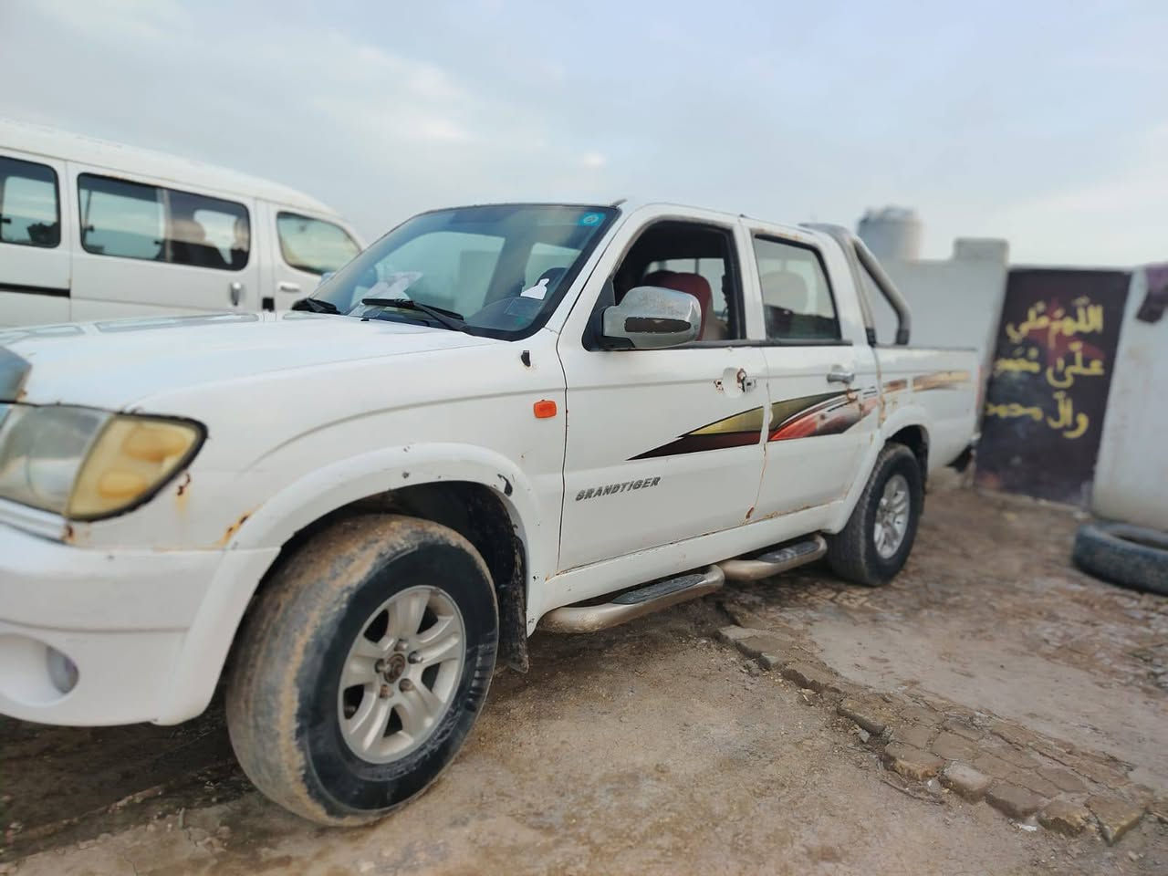 اسلام عليكم
سياره بيكم گراند صيني(الخطه مالة سكاي) 
موديل 2014
مكفوله كفاله عامه مكينه كير سياره خير من الله 

رقم انگليزي ميسان تحويل ثاني يوم مشروع وطني
السعر50 وبيها مجال اتصل وبيك خير وتدلل
مكاني ناصرية... الرقم ***********
ملاحظه: ترهم مراوس بكيا بنگو  2006/2007 ..
