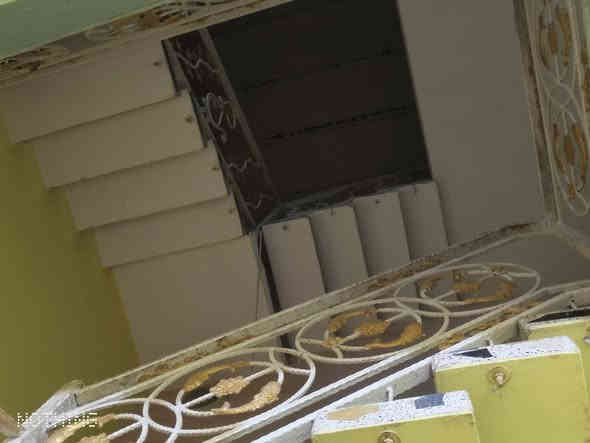 دار للبيع طابقين يحتوي على ثلاث غرف غرفتين يحتويان على حمام  وبراني وحمام تواليت واجهة البيت 10 متر البيت عالي عن الشارع  مساحه 130 بحي الوائلي للبيع الاستفسار الاتصال على الرقم *********** بحي  الوائلي في شارع سيد عباس الزاملي  موجود وتساب البيت ماليه والمعامله  كامله فقط التحويل للطابو  سعر على وتساب وكل التفاصيل او الاتصال على الرقم
