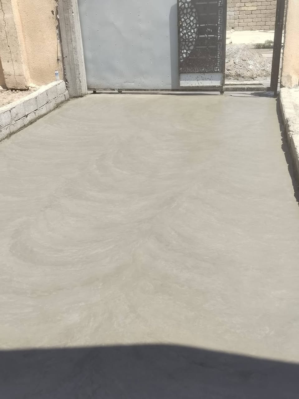 اسلام عليكم يوجد لدينا صب جاهز اوصب مركزي بأسعار مناسبة مع شقل رقم واحد تريد بلمتر تريد بلمكعب تريد شقل كطعيه عندك صبت حوش اوعندك داير مال بيت اوعندك قدمت بيت اوعندك صبت كاشي او سيراميك اوصبت لاش احنا حاضرين بتجهيزكم تم صب ارضيه  حوش او حوش مع سقل ميالج او مالج في ناحية القيارة وهذا من فضل الله(***********)
