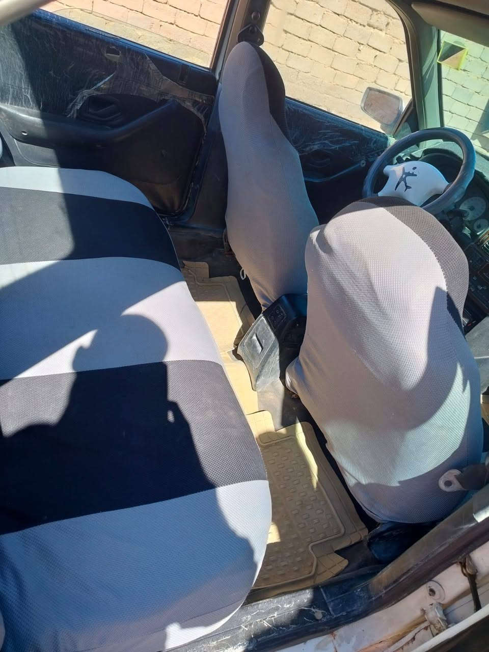 بيجو بارص م ١١ سياره مكفوله من الضربه والعيب الشرعي تحويل ثاني يوم مكينه وكير مكفولات حداديه جديده سياره مصبوغه عام بس بدون ضربه رقم بصره مشروع وطني سنويه صاقطه مكان سياره دوانيه السعر ٢٨ وبيها مجال رقم ***********
