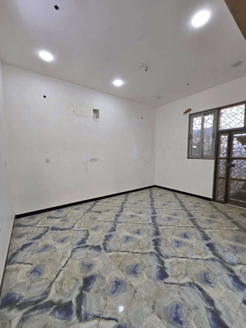 بيت للايجار تقيه الثانيه شارع 20 يتكون من غرفه مطبخ صاله استقبال مجمع صحيات سعر 300 قفل استفسار المراجعه ***********
متوفر واتساب
