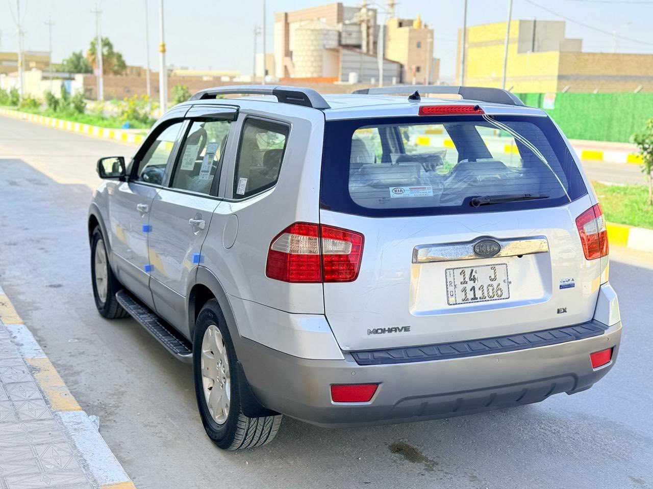 سلام عليكم
للبيع كيا موهافي موديل 2009 رقم بصرة دولي مشروع وطني تحويل مباشر 
خليجي كفاله عامه 
فول المواصفات 1/1 
فتحه سقف كشن كهرباءي متحرك مري شفط اشاير بالمري شاشه كامره تحكم استيرن جهتين لايت زنون 6 سلندر 7 راكب 3 قطع تبريد وبعد بيها مواصفات غير مذكوره 
سياره جديده وجاهزه مكينه وكير وحداده وتخم تاير وتبريد ع وضع شركه 
الــســعر: 120 وبيها مجال 
مــكــان-ســياره-الــناصرية 
الاستفسار اكثر ع 
***********
***********
