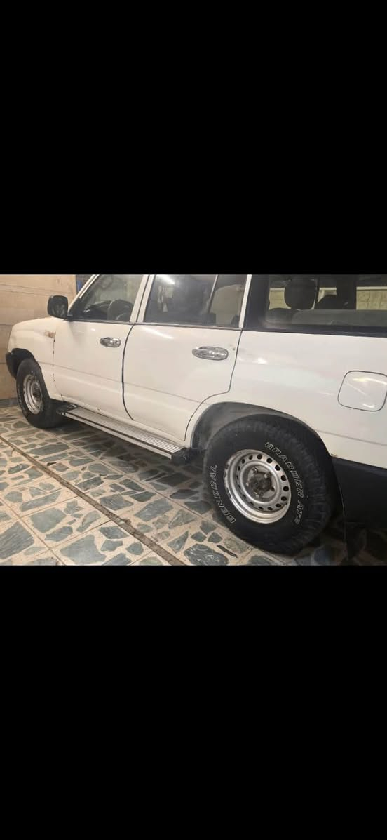 السلام عليكم اخوتي الأعزاء جميعآ 
لاندكروز موديل 2000 للبيع محرك مكفول كير مكفول رقم بغداد باسمي تحويل ثاني يوم تانكيات وقود ⛽️ العدد 2
وسياره خير من الله ...
وبيها رصعات موجوده بالصور
السعر 115 وبيها مجال للشراي
رقم الهاتف ***********
