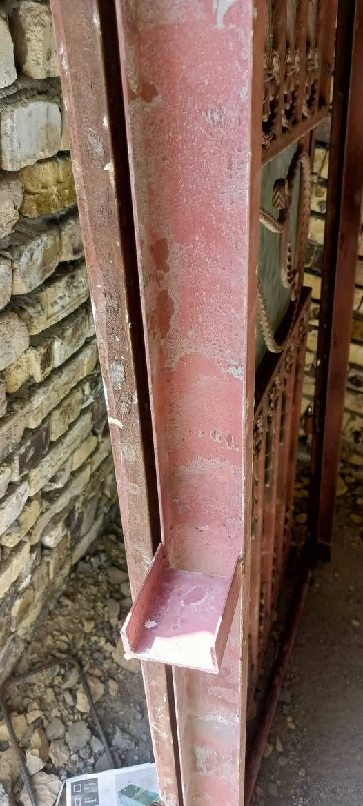 السلام عليكم باب تسكام ارتفاع ٢متر و٨ سم والعرض ٩٠سم
والجرجوبه مترين وعشرين وعرض متر  السعر ١٠٠ من الاخير


**إذا كنت صاحب هذا الإعلان وتريد حذفه لأي سبب، رجاءا أرسل رسالة إلى الدعم الفني**