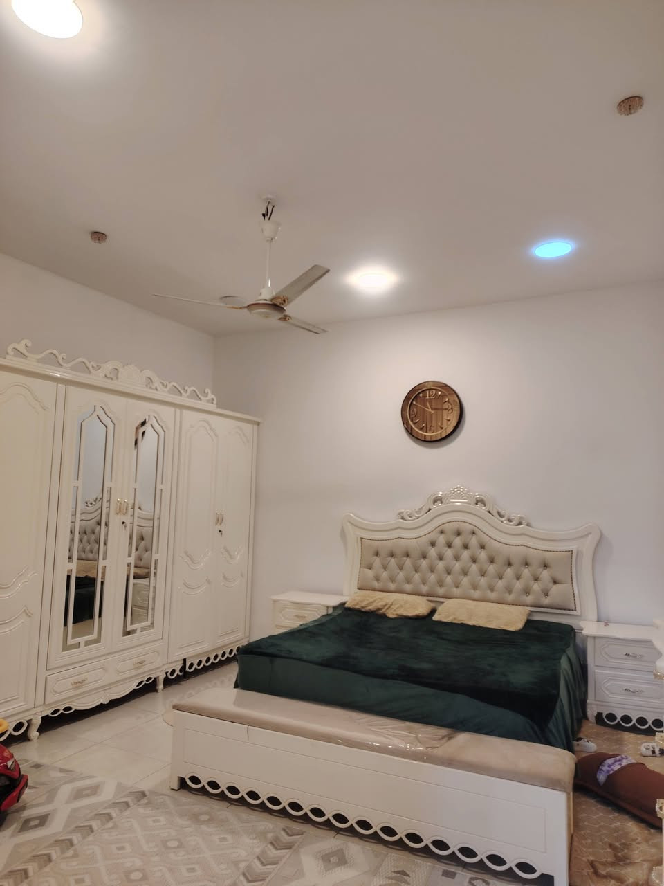 بيت للبيع طابو صرف المساحه ١٠٠ متر 5×20 طابقين غرفه بالأرضي مطبخ صحيات صاله والطابق الأعلى غرفتين حمام هول الارضيه بورسلين اسباني كهرباء بوري درج مرمر  للطابقين بناء حديث  مطلوب إسكان
السعر اتصل ع الخاص
واتساب ***********
