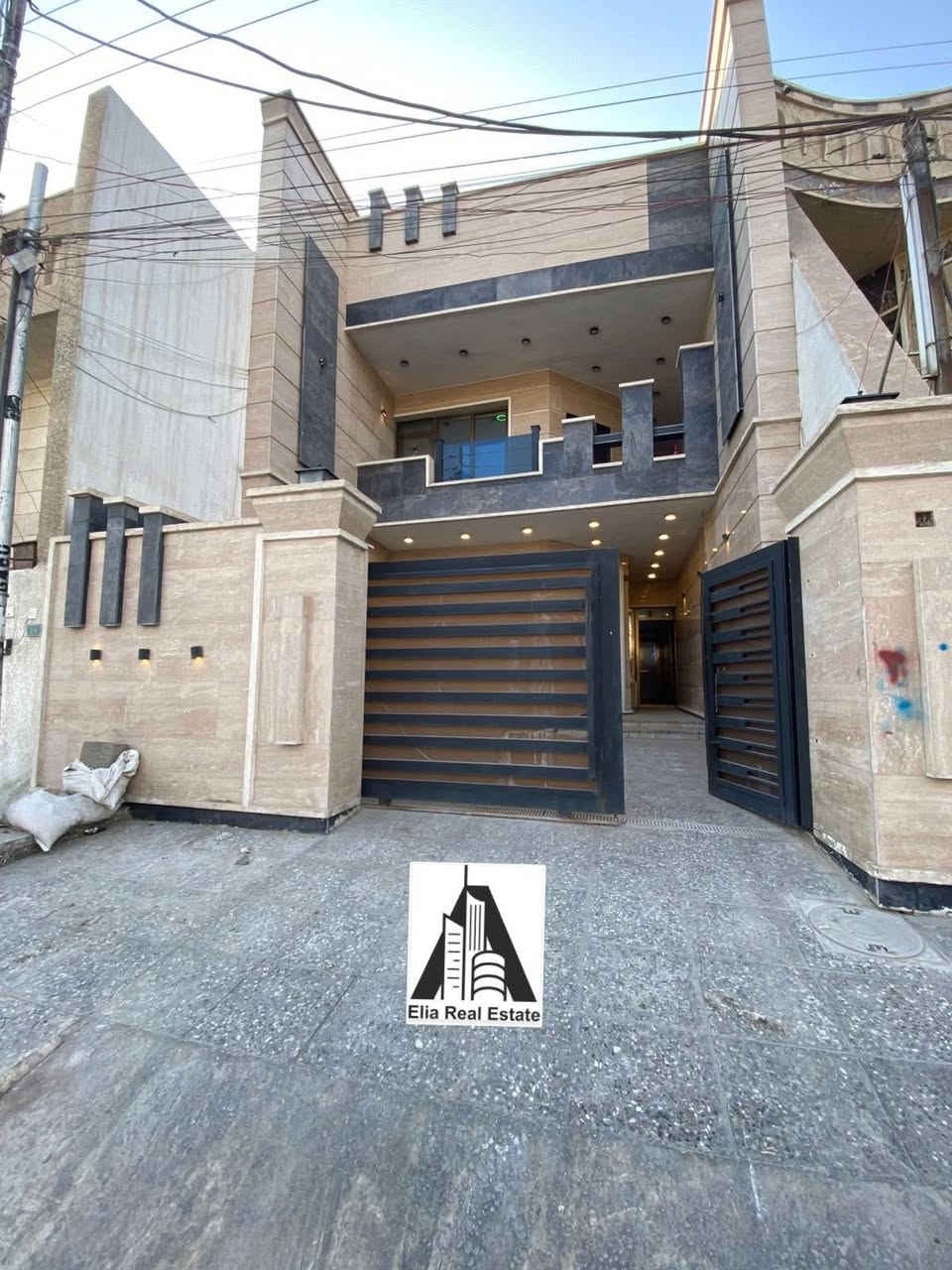 مكتب إيليا للعقار
للأيجار في السيدية

بيت مودرن مساحه 150 متر 

يحتوي على 

كراج سياره ومدخلين 

مطبخ واستقبال 

وهول حولي 

مناور عدد 2 

غرف نوم عدد 5 

صحيات عدد 4 

الموقع : السيدية / مربع القادة

الايجار : مليون ونص قفل 

علماً ان الدار تحت الصيانه ويسلم جاهز وزيرو . 

للاستفسار اكثر 

***********
