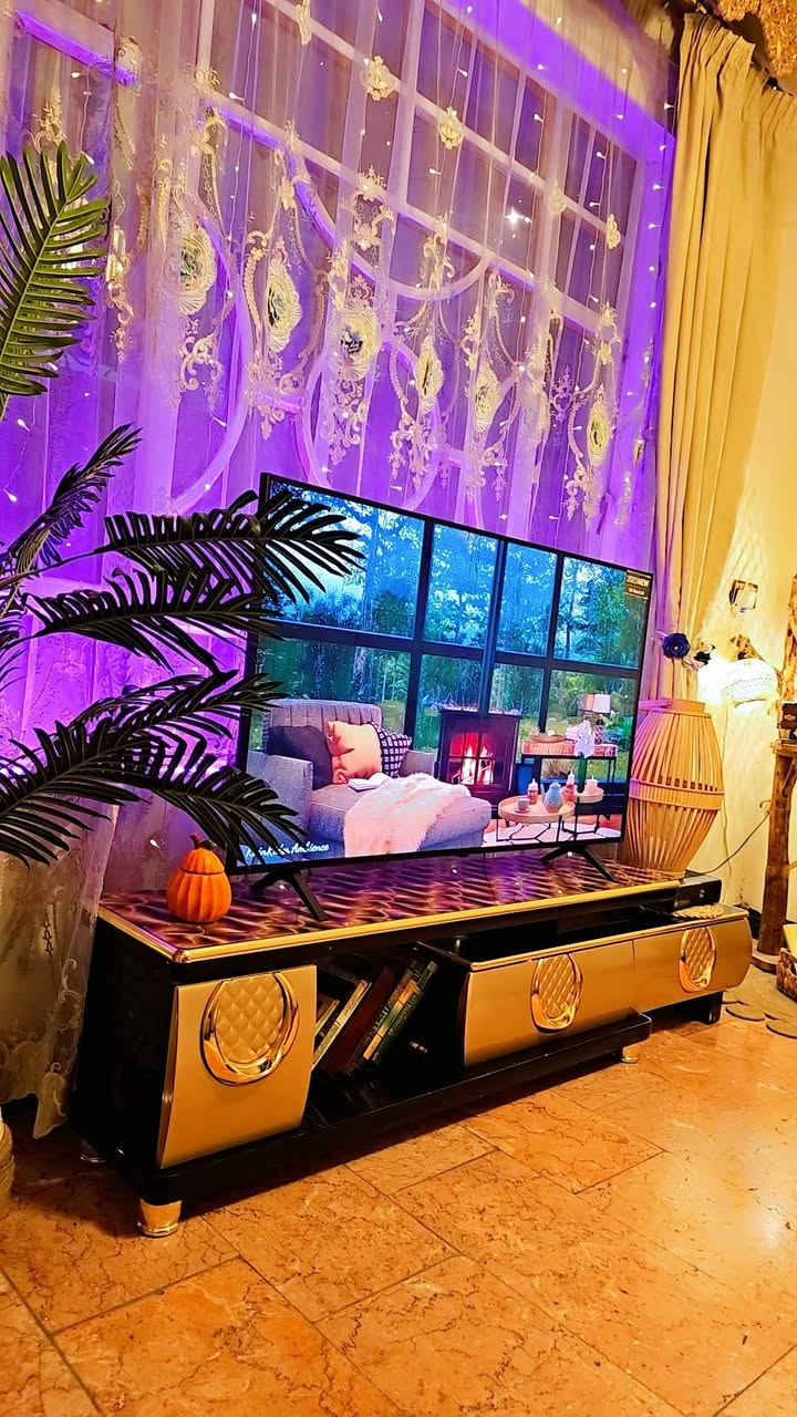 مرحبا.. ميز بلازمه للبيع تركي سلايت نضيف جداا  السعر 75مكاني كريعات للاستفار يرجى الاتصال ***********.
