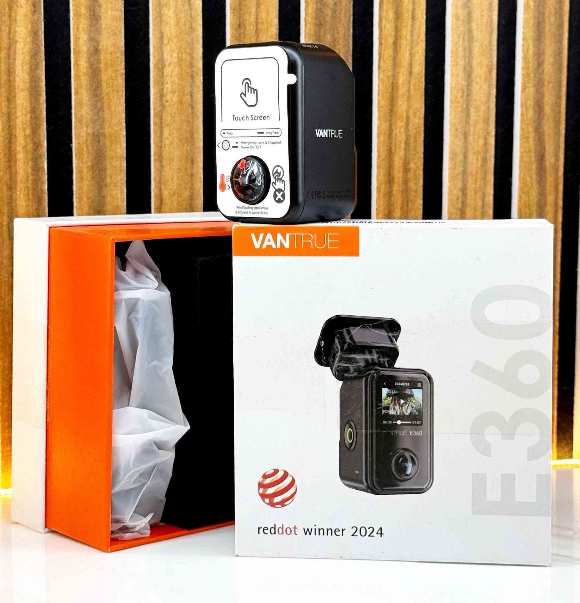 التكنولوجيا والمميزات: تحتوي على مستشعر Sony STARVIS 2 IMX675 ورؤية ليلية بالأشعة تحت الحمراء. 

الاتصال: تدعم الكاميرا تقنية Wi-Fi بتردد 5 جيجاهرتز لنقل البيانات بسرعة. 

مراقبة الركن: توفر ميزة مراقبة السيارة على مدار الساعة (24/7) أثناء توقفها. 

التصميم: حصلت على جائزة Red Dot للتصميم لعام 2024 كما هو موضح على العلبة.


**إذا كنت صاحب هذا الإعلان وتريد حذفه لأي سبب، رجاءا أرسل رسالة إلى الدعم الفني**