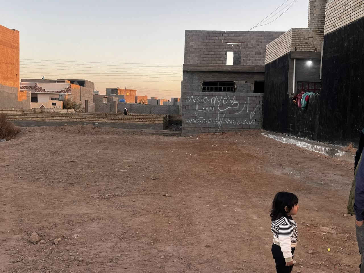 السلام عليكم قطعة ارض زراعي قرار 25 مساحه 188 الواجهه 9 ونص النزال 22   العنوان الصقلاويه مقابيل الشهداء البوعكاش قريبه ع شارع العام جدا *********** السعر 16 مليون
