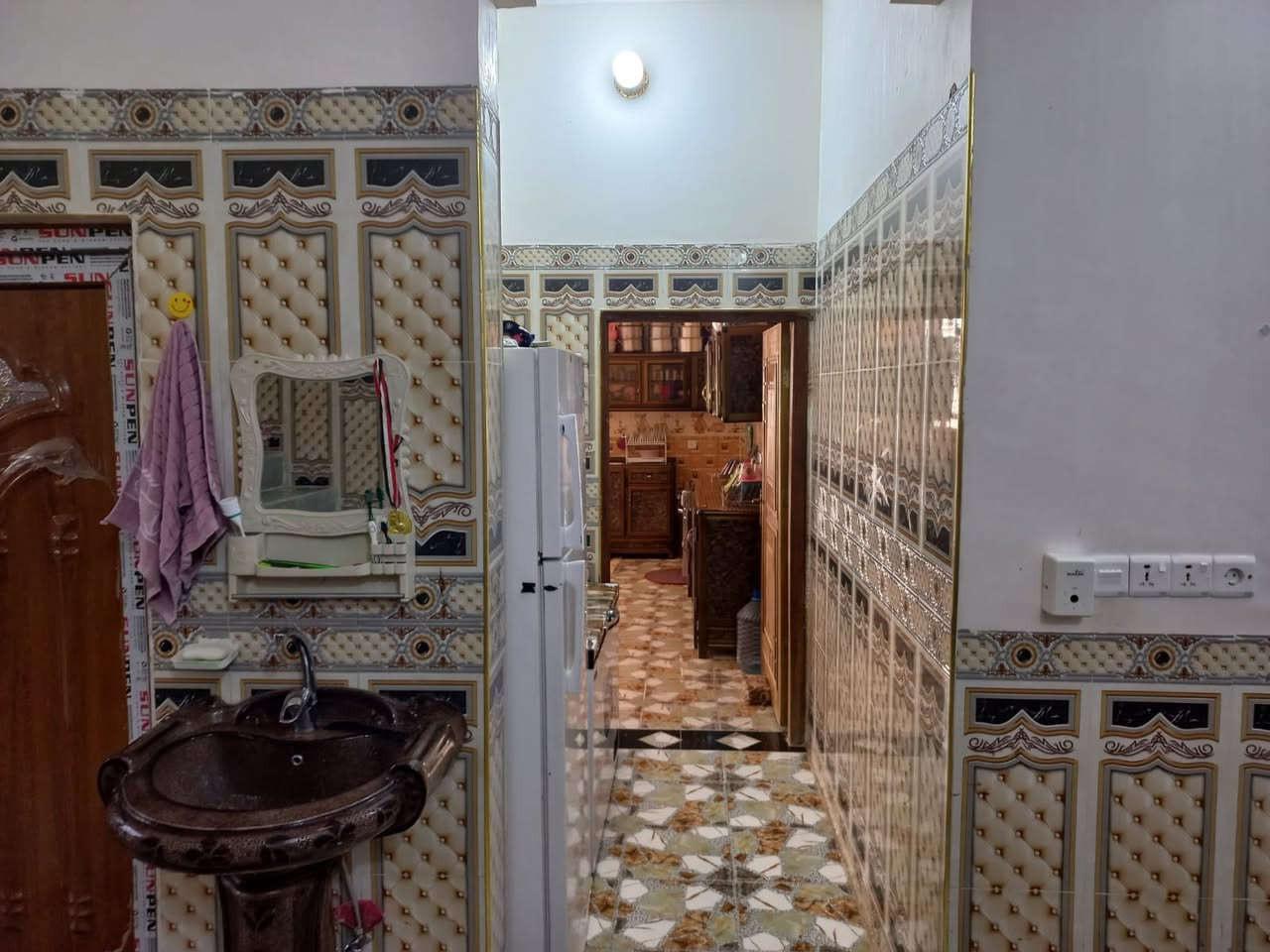 دار للبيع مساحته 300.
10*30
القادسية قطعه 500 قرب جامع النور 
عرض الشارع 10
خلف التجاري 
السعر 140 وبي مجال
للاستفسار الاتصال***********
