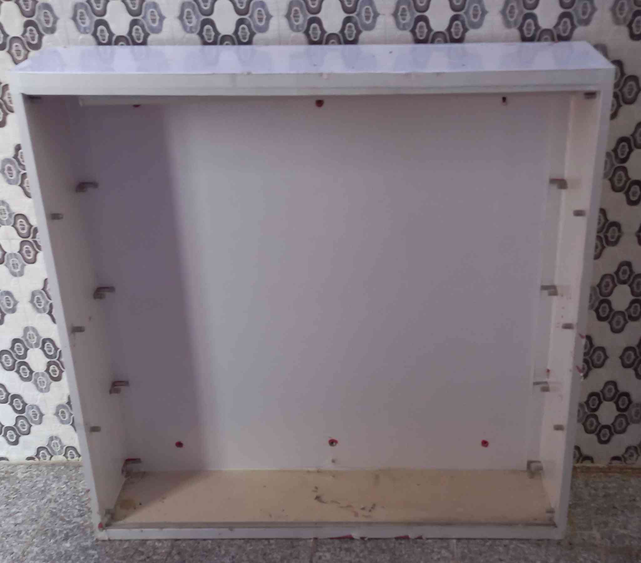 فاترينا عارضة كاملة مع الجام 
عدد 2 

سعر الوحدة 50 الف 

.
فاترينا  جام ربع دائرة كما موضح بالصورة 
عدد 2 
سعر الوحدة 25 الف 

مكاني بغداد الكاظمية الطي
***********
