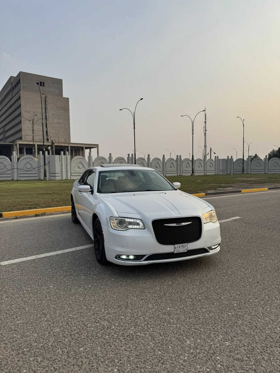 السلام عليكم
اوباما كرايسلر 300 موديل 2016، إصدار الذكرى السنوية دخول جديد كتاب ضباط رقم بغداد تحويل ثاني يوم السياره حيل جديده وأحلى من الصور السياره بيها اربع قطع صبغ من امريكا  بجم كبس كير محرك على وضع الشركة برغي ممفتوح بيهم 

المواصفات 
 بصمه 
بانوراما  
شفتات ستيرن 
تشغيل عن بعد 
تدفئةوتبريد كشنات
كشن خلفي تدفئه
تحكمات أستيرن 
مري هيتر 
تبريد قطعتين 
دمام صوت
وباقي مواصفات  المعروفه رقم بغداد تحويل ثاني يوم. 
السعر 195
مكان السياره / البصره  
للاتصال ***********
