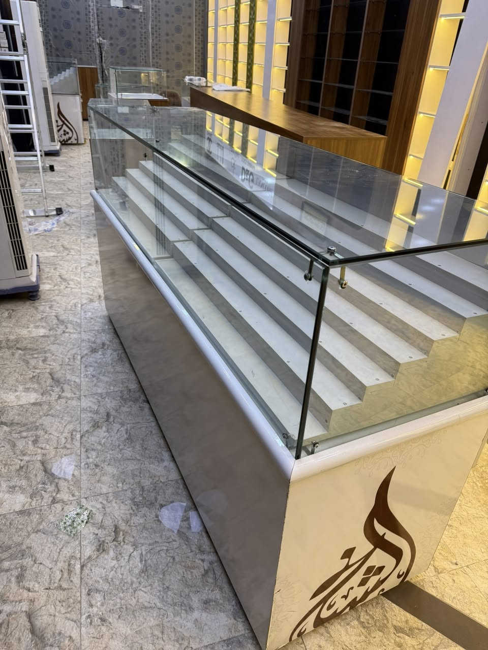 للبيع ثنين كبار وثنين صغار الكبيرة مترتين والصغيرة نص متر الكبير وحدة منهن جامتة تضرر اثناء النقل مكانهن نجف الكبار ثنينهن 500 والصغار وحدة 150 ***********
