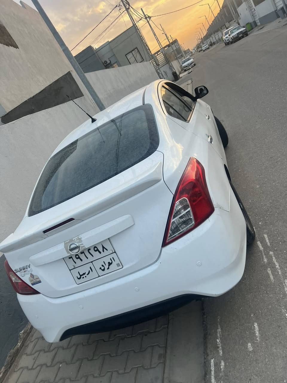 للبيع نيسان صني 2022 هندي ماشية 115الف نظيفه كلش وعلى ايد وحده وكالة او تحويل بيه دحجة باب السايق بدون تعديل وباب خلف السائق خسفه بسيطه بدون فتح او تبديل او صبغ وسونارها موجود السعر 115وبيه مجال ***********
