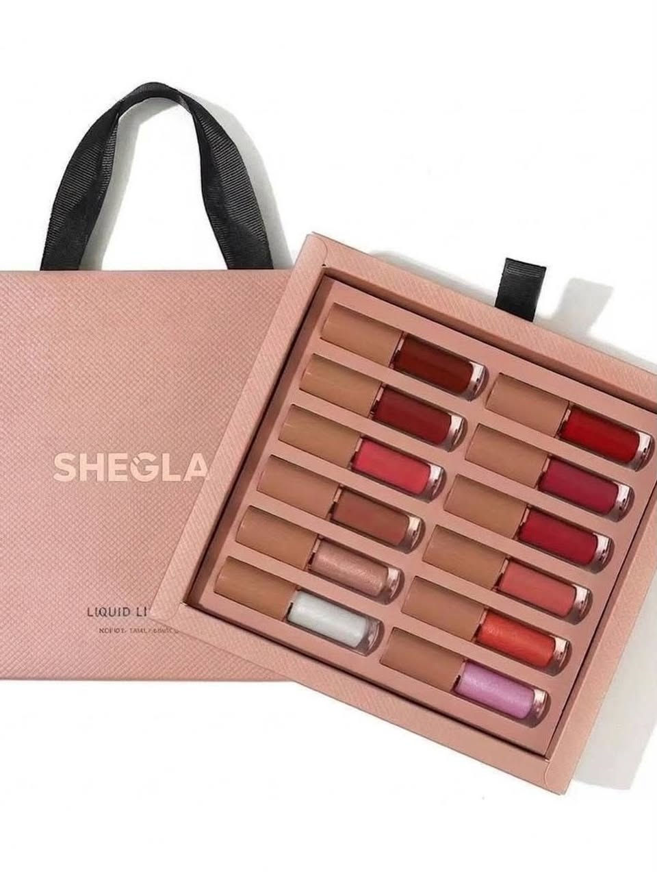✨ سيت حمر SHIGLAM الفخم ✨
إذا تدورين الأناقة بكل لوك… هذا السيت معمول إلج 💋🔥

💄 يحتوي على:
▪️ ١٢ قطعة كاملة 😍
▪️ حمر مات: لون ثابت وناعم وما ينشف الشفايف 💕
▪️ حمر كلوس: لمعة حلوة تعطي امتلاء وجاذبية ✨
▪️ Mirror Gloss: لمعة مراية تخلي شفايفج تلمع بشكل يخبل 💎

🌈 ألوان متنوعة تناسب كل الإطلالات
🌸 من اللوك الناعم اليومي للجريء للسهرات
💖 ثبات + ترطيب + شكل أنيق

🔥 سيت متكامل يغنيج عن أي حمر ثاني
🔥 اختيار مثالي للهدية أو الاستخدام اليومي

سعر البكج 12


**إذا كنت صاحب هذا الإعلان وتريد حذفه لأي سبب، رجاءا أرسل رسالة إلى الدعم الفني**