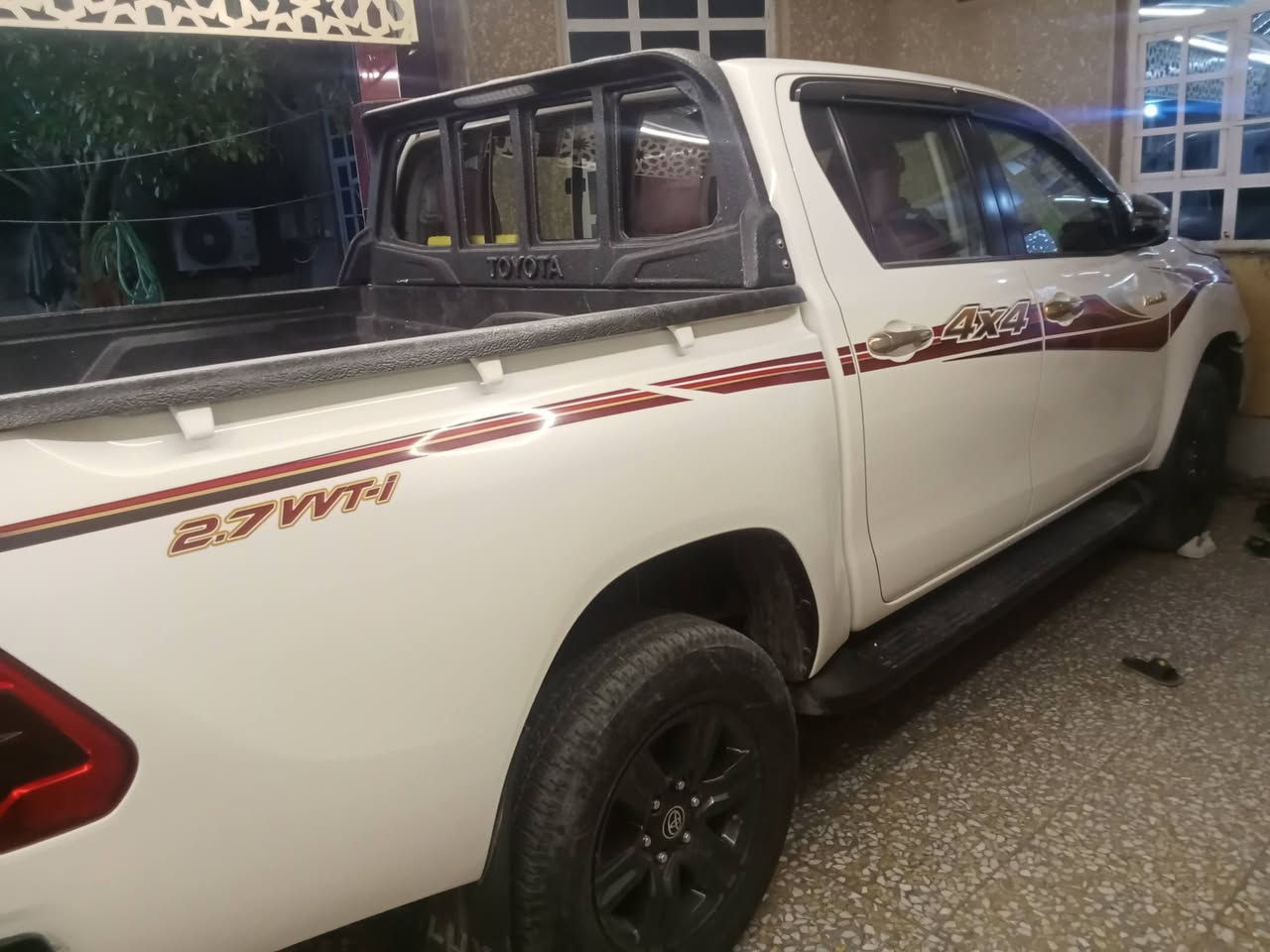 سلام عليكم عندي تيوتا هايلوكس موديل 2022 سياره ماشيه 73 الف يدات مذهبه كويتي رقم اربيل رقم الهاتف ***********
