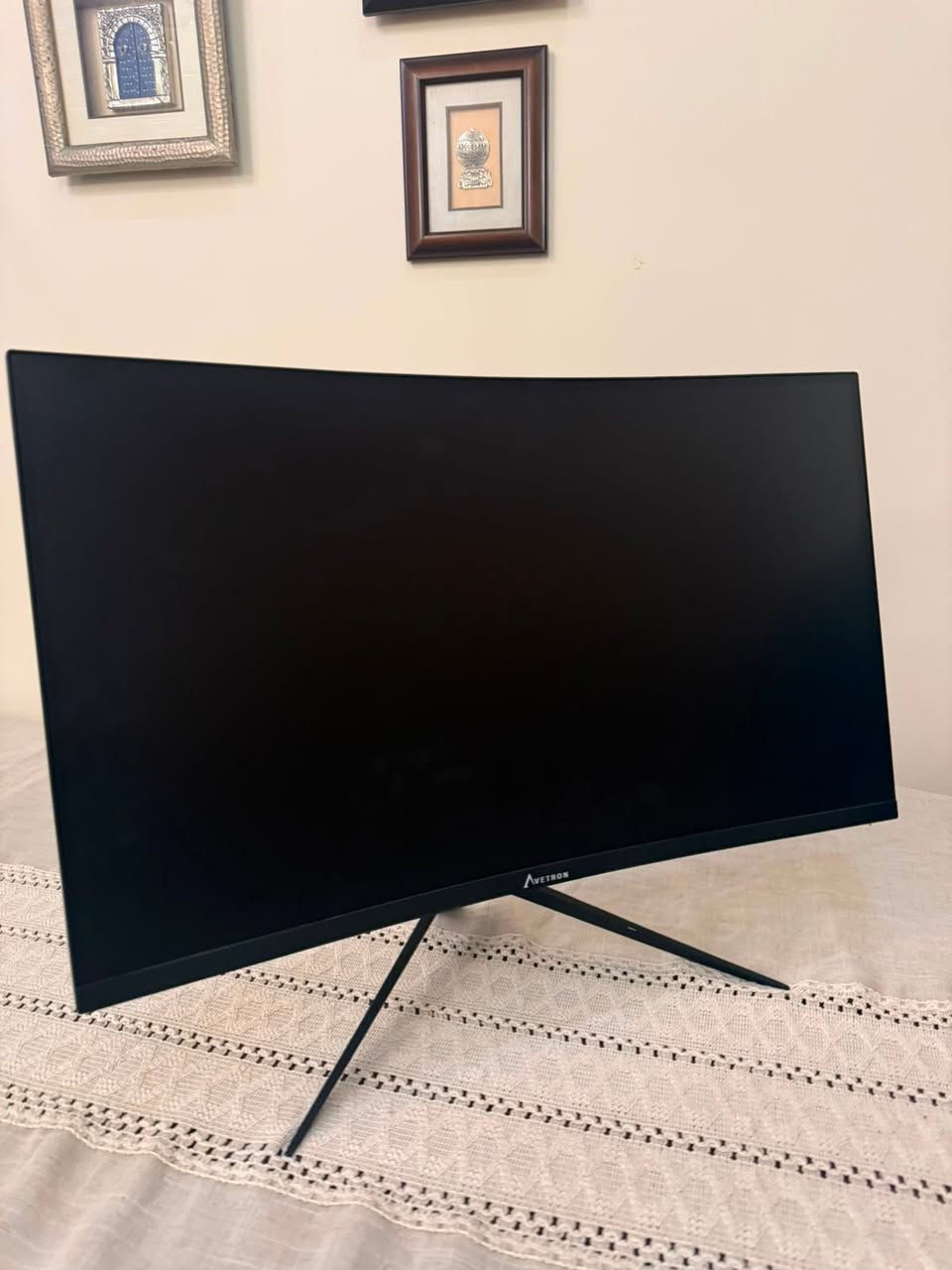 Avetron 

Panel Size: 27"

Panel Type: VA Panel

Viewing Angles: H: 178° / V: 178°

Colour Gamut: 85% (typ.)

Resolution: 2560×1440

Brightness: Up to 300 cd/m²

Contrast Ratio: 5000:1

Refresh Rate: Up to 180Hz

Response Time: 3ms

G-Sync Compatible: For NVIDIA graphic cards

Freesync Support: For AMD graphic cards

DP Interface: 2x DP 1.4 (Up to 2560×1440@180Hz)

HDMI Interface: 2x HDMI 2.1 (Up to 2560×1440@144Hz)

USB Interface: 1x USB 2.0
Earphone Interface: 1x 3.5mm

الشاشة ماخذها من النبع
مستعملة قليل و نظيفة بدون اي خلل او شخوط
السعر 200 الف قفل بدون عملة
مكاني بغداد المنصور


**إذا كنت صاحب هذا الإعلان وتريد حذفه لأي سبب، رجاءا أرسل رسالة إلى الدعم الفني**