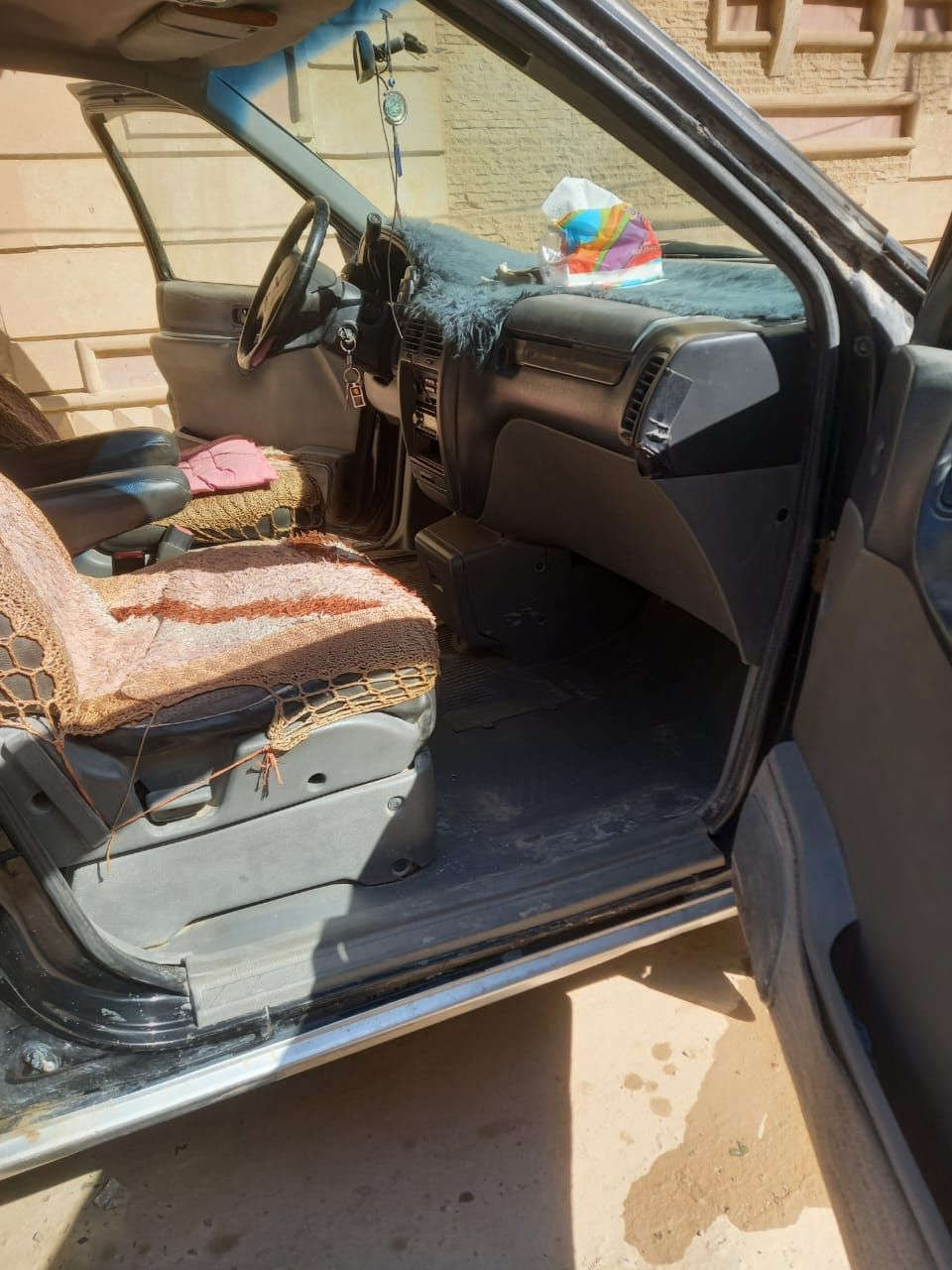 السلام عليكم من رخصة مدير الكروب المحترم 
للبيع نيسان كوست موديل 94  7راكب بسمي 
كير ومحرك كامري ابو الكف حجم ،2200 
سعر 40 الشاري يتصل ***********
