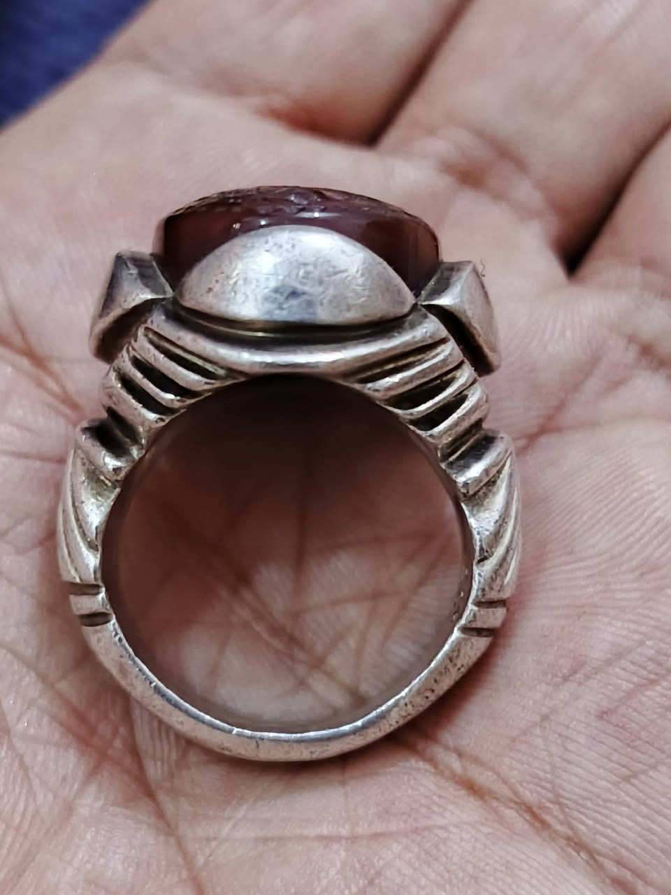 نوادر التحف الفاخره م̷ـــِْن العقيق اليماني الحر الكرزي🍒 مشروط الفحص 🫸 خط سيد حميد الموسوي موقع 🫸 صياغه البحرين ختم VIP صياغه جداً ثقيله وزن 40 غرام وقياس الخاتم 26-27 حجم الحجره 2 ونص سانتيم مكاني مدينة الصدر  *********** لٱ يوجد توصيل الرد اتصال او واتساب اوخاص فقط 🤝
