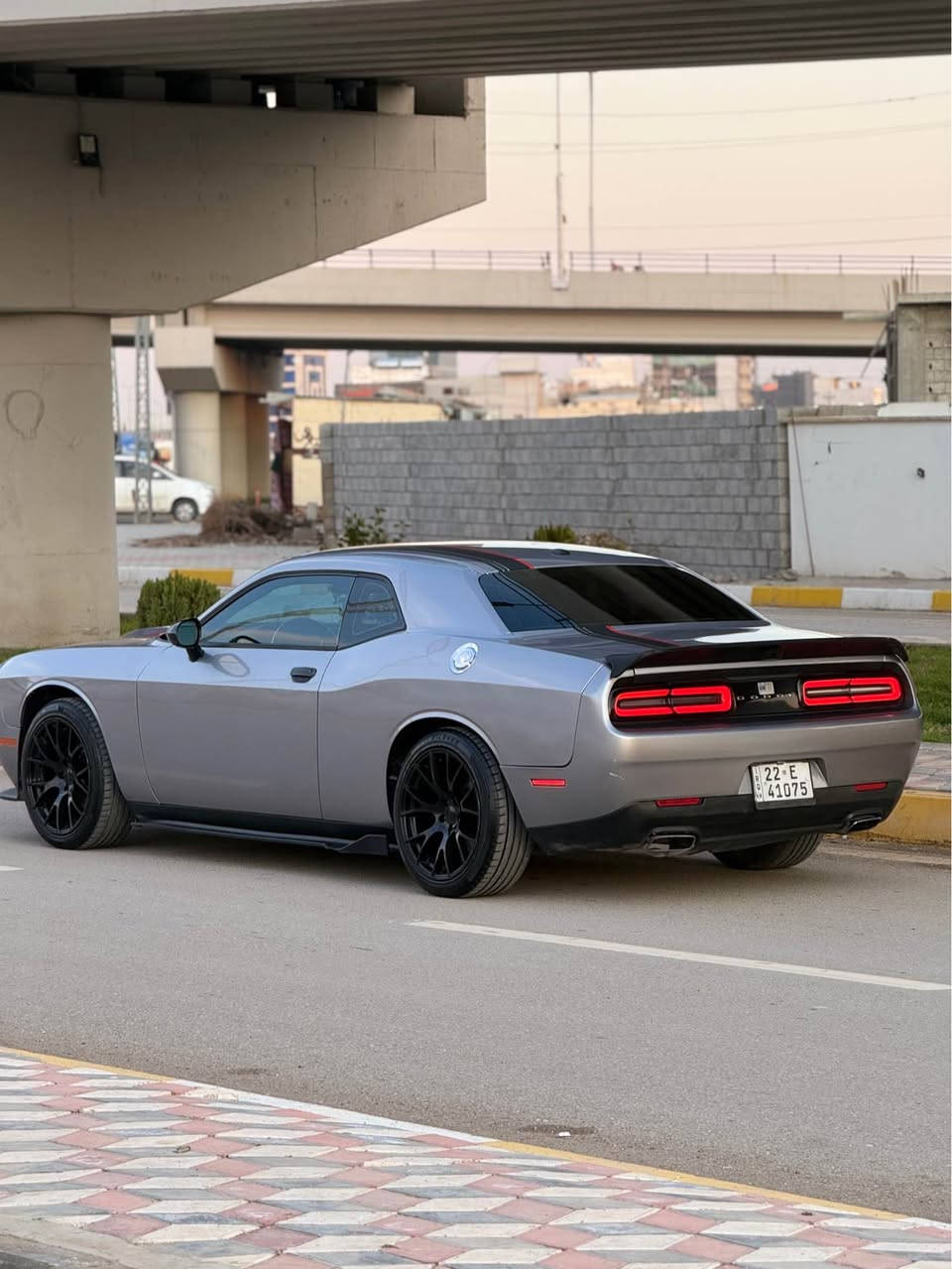 سلام عليكم 
للبيع جالنجر SXT
موديل 2016
لون سلفر 
ماشيه 156ميل 
رقم اربيل جديد سنويه جديد 
شرط تحويل ولغرامات 
حجم محرك 3600سته سلندر 
گير محرك اكسل كلى ابشرط 
تخم امامي خلفي تايرات كلى جديد
ضرر سياره بونيد جاملخ باب سكن صبغ يعني ٣قطع صبغ
ابشرط بدون شاصي فقط بطانه صبغ 
  او بيها حالوب خفيف 
سعر سياره 135اوبيها مجال
مكان سياره كركوك 
رقم الهاتف *********** كركوك, العراق
