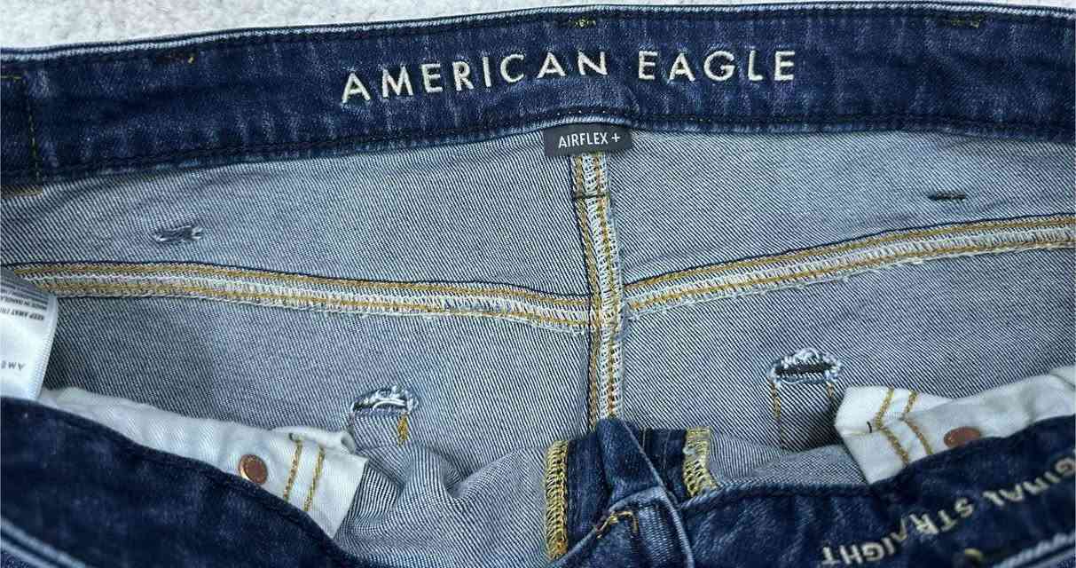 بنطرون AMERICAN EAGLE
ليكرا 
قياس 38 
الطول 110 
الحجل 20
السعر 25


**إذا كنت صاحب هذا الإعلان وتريد حذفه لأي سبب، رجاءا أرسل رسالة إلى الدعم الفني**