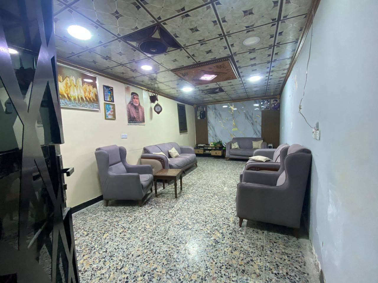 بيت للبيع بالزعفرانية أسواق مريم شارع مطعم ابو عگال تاسع فرع ع اليمين مساحة 200 البيت بي عقد زراعي 35 ومشمول بالتمليك كامل خدمات اترجاكم علقوا بما يرضي الله وهذا رزق غيركم وحرام تكسرون بي التواصل الاتصال ع الرقم ***********

