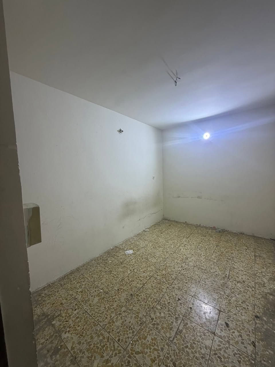 مشتمل للاجار الشعب قرب مدرسه التربيه استقبال
وخدمات ومطبخ وغرفه جوه وغرفتين فوك نضيف 

السعر ٤٠٠ معروض بمكتب الكناني ***********
