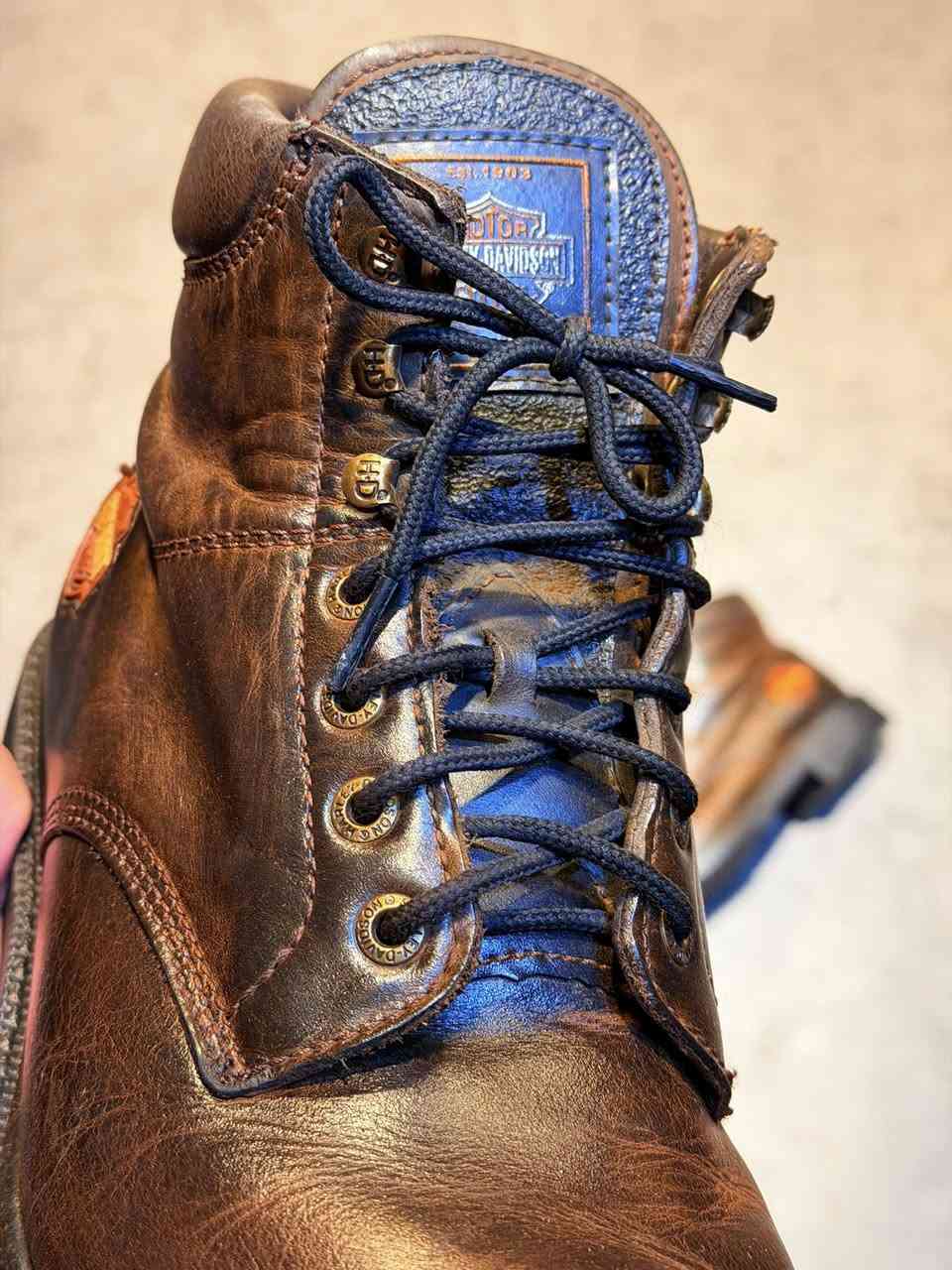 بوت هارلي دافيدسون اصلي 🔥
قطعه نضيفه جدا لون مميز 
قياس 43 
سعر 60 الف 
يوجد خدمه تواصيل جميع المحافظات 
***********
