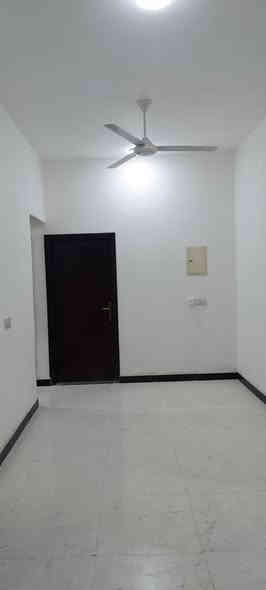 واسعد الله اوقاتكم بكل خير احبتي
***********
يتوفر دار سكن للبيع 

#المساحه لكليه 100 متر مربع 

#نوع العقار طابو زراعي عراقي 

#سند ٢٥ ول مالك عراقي تتكاتب ويا ابوالطابو مباشرتا

#يتكون من غرف نوم عدد 2
#استقبال 
#صاله
#مطبخ 
 #مجمع صحيات داخليه وخارجيه 

#البيت كامل من جميع الملحقاته 
بناء جديد 2025

#العنوان البصرة قضاء ابي الخصيب  العوجه 
#منطقة روعه جميع الخدمات ماي كهرباء شارع 10 متر 
#السعر  68وبي مجال

للاستفسار لاتصال ***********
