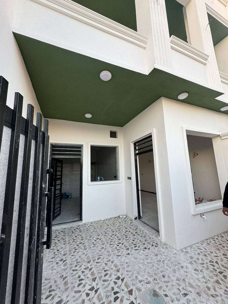 #دار للبيع
العنوان : تكريت القادسية 
قطعة 500 مقابل اسوق النور 
#المساحة 100متر  شارع 15متر 
يحتوي على 3 غرف نوم واستقبال
 ومطبخ  سيراميك وصحيات داخل وخارج 
#السعر المطلوب《 90مليون  》قابل للتفاوض 
#للاستفسار الاتصال على الارقام التالية
***********
***********
#مكتب دجلة للعقار ....
