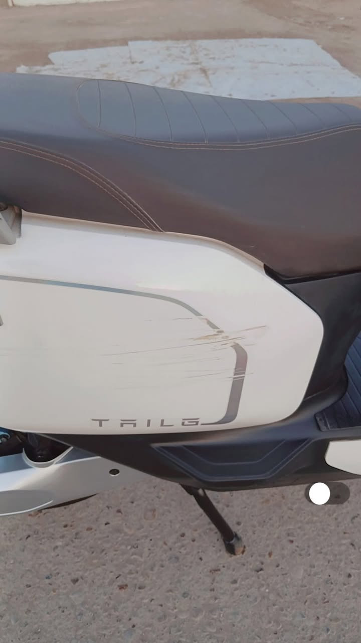 السلام عليكم دراجة شحن TAILG  موديل 2025 للبيع
6 بطاريات 
نضام R 
السرعة 60
تشغيل سويج+بصمة+كارت
تشغيل عن بعد 
شحنUSB 
قفل استيرن
الشحنة الوحدة تمشيك 50كيلو
لايت ناصي عالي زنون
صار ٤ أشهر من اشتريتها جديدة الدراجة نضيفة فقط الخدوش الموضحة بالصور 
السعر 750وبيها مجال 
رقم هاتف ***********
