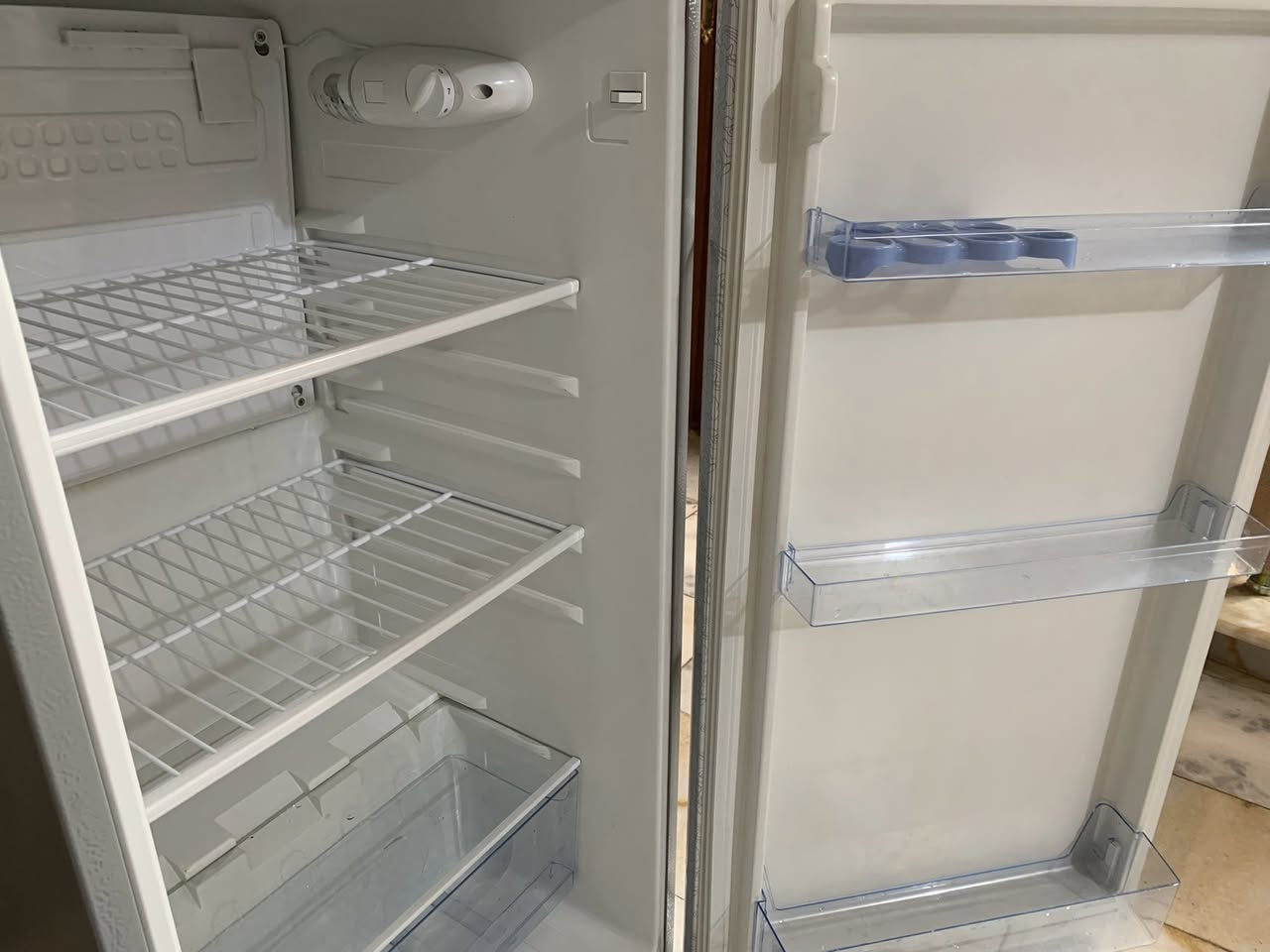 للبيع ثلاجة نظيفة جداً


**إذا كنت صاحب هذا الإعلان وتريد حذفه لأي سبب، رجاءا أرسل رسالة إلى الدعم الفني**