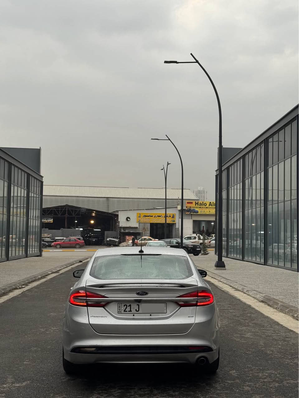 Ford Fusion 2017  SE – 2.5L

فۆرد فیوشن ٢٠١٧ مواسەفات SE – مەکینە 2.5L بێ تۆربۆ، بێ دەبڵ ئەکسل

ماشاءالله نموونەیە لە تازەی و جوانی، هەیکەلی وەک بیلادی خۆی ماوەتەوە

⸻

🔹 مواسەفات (SE)
 •سێ شاشە
 •بەسمە (Start Button)
 •ڕاداری خەتی جادە
 •تەحدید سورعە (Cruise Control)
 •گێڕ ماوس
 •کۆدی دەرگا
 •کارپلەی Android & iOS
 •چوار جام ئۆتۆ
 •ئاوینە کارەبای
 •دەبڵ گێڕ
 •➕ زۆر مواسەفاتی تر…

⸻

 •گێڕ و مەکینە و تەبرید و کارەبایات بە شەرت
 •گێڕ و مەکینە نەکراوەتەوە بە شەرت
 •کامل سێرڤس کراوە (ڕۆن و هایدرۆلیکی تازەیە )
 •چوار تایەی تازە لە ژێرە

⸻

 •چەملغی دوای سایەق بۆیاخە(بێ ناوگرتن، بێ ئێرباگ)
 •دوو پارچەی پەمپەی ئەمریکایە (بێ ناوگرتن، بێ ئێرباگ)
 •پێش و پشت کەپسە
 •پێشی کامل کراوە بە تیتانیۆمی بیلادی

⸻

 •ڕەقەم و سەنەوی تازە تا ٢٠٢٩
 •تەحویل و غرامە بە شەرت
 •ناونیشان: سلێمانی

📞 پەیوەندی: 
*********** 
*********** السليمانية, العراق
