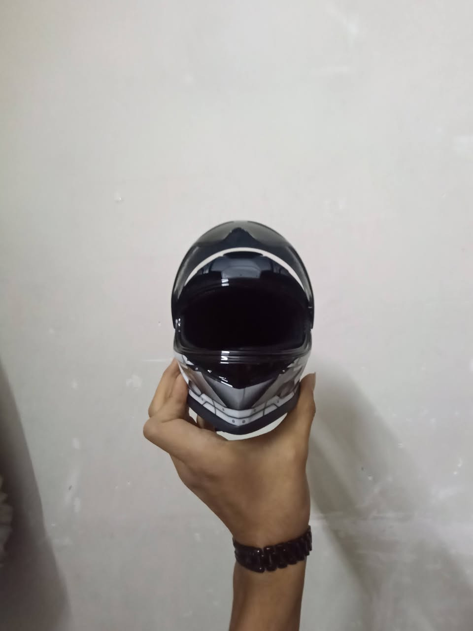 سلام عليكم اخوان هاي خوذه لبيع سعره 25بي مجال هاي رقمي ***********
