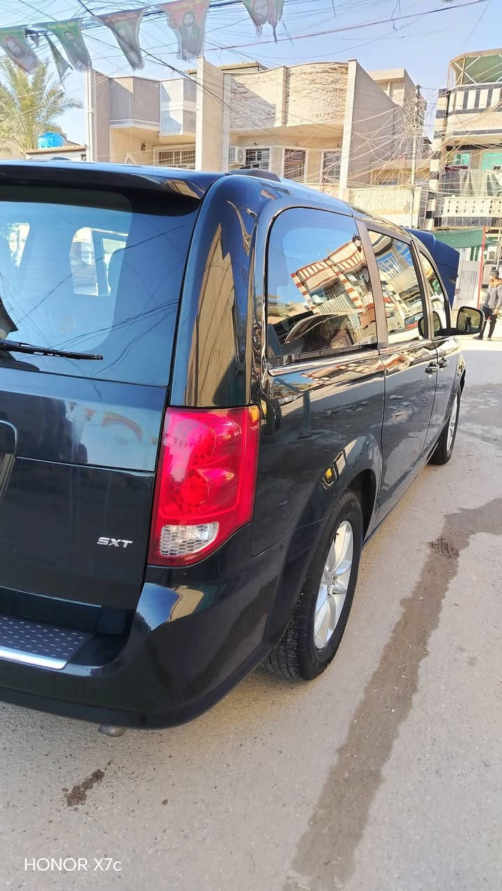 السلام عليكم دوج كرفان 2020
حادث غرق  مكفوله كفاله عامه من الصبغ والبارد بيه شخوط بسيطه باب السلايت الخلفي مفتوح فقط تبديل نرماده المكان بغداد الشعب السعر 177وبيه مجال محرك وكير مكفوله هاتف ***********
