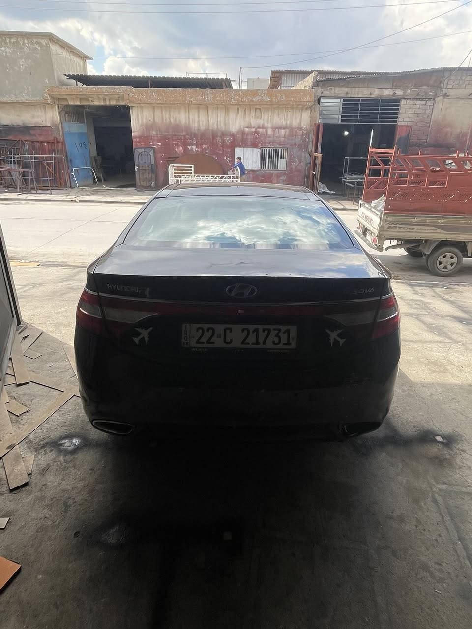 السلام عليكم 
ازيرا 2011
موصفات فول 
لون باذنجاني
ضرر نفس الموضح بل صوره وبيها صندوك  ابيع على نفس الضرر رقم اربيل 
السعر 92$وبيها مجال 
للتواصل :***********
